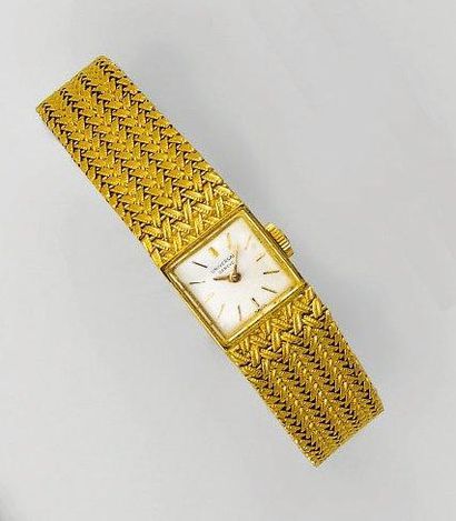 Universal Geneve N° 101502/0645 Montre bracelet en or. La montre de forme carrée,...