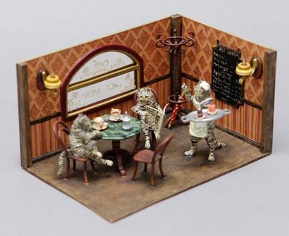 null Café viennois en bronze peint, composé de deux chats attablés et une serveuse....