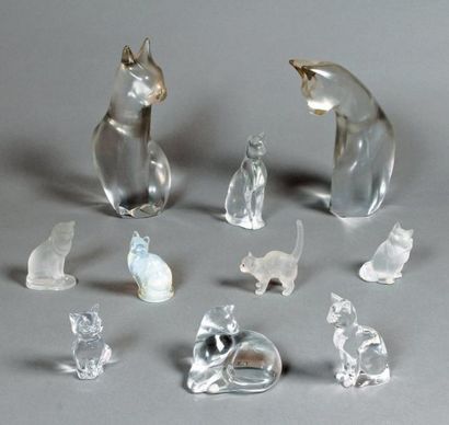 null Quatre chats assis en cristal et verre, dont deux signés Sabino et Murano. H....