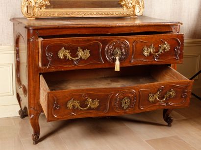 null Walnut chest of drawers carved with scrolls and rocaille, opening to two molded...