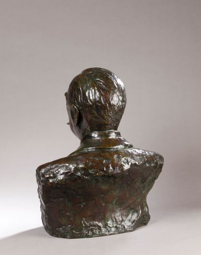 null PARINE J. (XXe siècle)

Buste d’homme aux moustaches

Epreuve en bronze à patine...