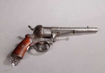 null Revolver à broche. Calibre 9 mm. (Bon état mécanique). Longueur : 27 cm