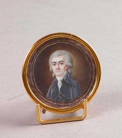  ECOLE FRANCAISE vers 1790 
Portrait d’homme en habit bleu et courte perruque à rouleaux...