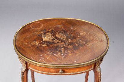 null Small oval coffee table in veneer, the top inlaid with music trophies, opening...