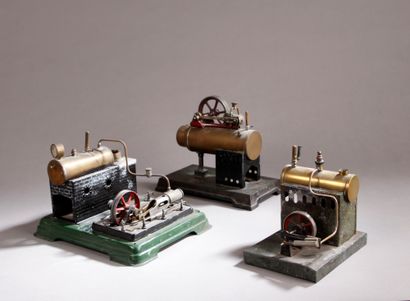 Trois machines à vapeur à cuve horizontale,...