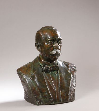 null PARINE J. (20th century)

Bust of a man with moustache

Proof in bronze with...
