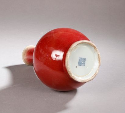 null Porcelain and oxblood enamel long-necked BOTTLE.
Apocryphal mark Quian-Long,...