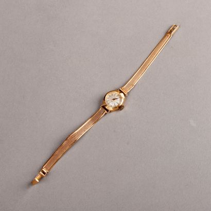 ZENITH Yellow gold lady's wristwatch, circular case, cream dial with baton markers,...