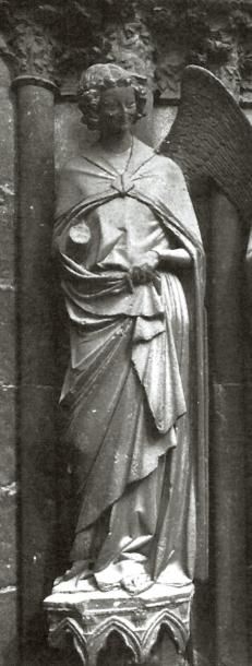 null Statue acéphale, Ange de l'Annonciation (?) en pierre calcaire sculptée en ronde-bosse....