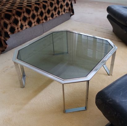 null Table basse octogonale en métal chromé, plateau en verre fumé.
Années 1970.
H....
