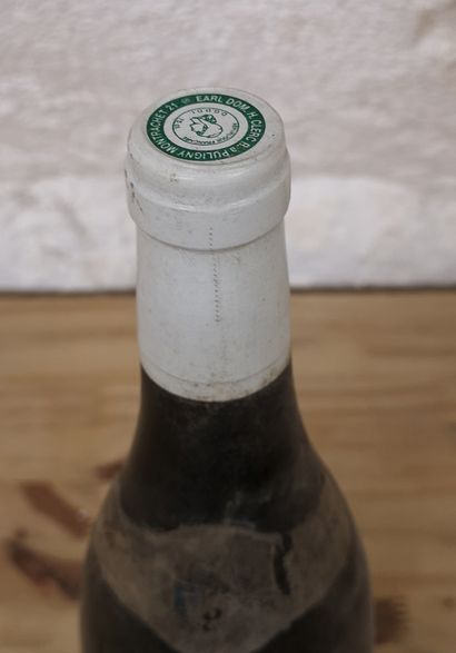 null 1 bouteille CHEVALIER MONTRACHET 1990 - Henri CLERC Etiquetet tachée.