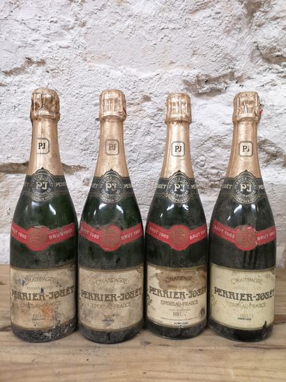 4 bottles CHAMPAGNE Perrier Jouët 1985 Stained...