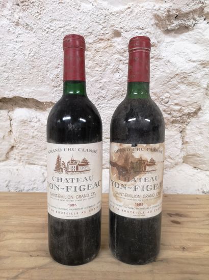 null 2 bouteilles Château YON FIGEAC - Saint Emilion 1985 Etiquettes tachées. Capsulés...
