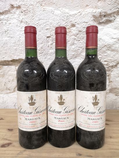null 3 bouteilles Château GISCOURS - 3e Gcc Margaux 1986 Etiquettes tachées. 2 niveaux...