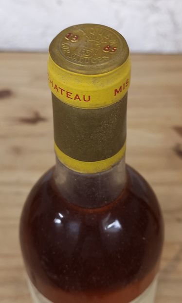 null 1 bouteille Château d'YQUEM - 1er Gc Supérieur Sauternes 1985 Etiquette atchée,...