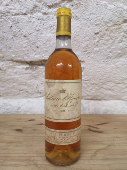 null 1 bouteille Château d'YQUEM - 1er Gc Supérieur Sauternes 1985 Etiquette atchée,...