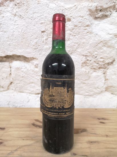 null 1 bouteille Château PALMER - 3é Gcc Margaux 1986 Etiquette tachée et abîmée....