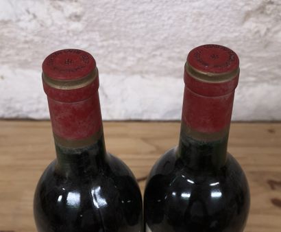 null 2 bouteilles Château CALON SEGUR - 3e Gcc Saint Estèphe 1985 Etiquettes légèrement...