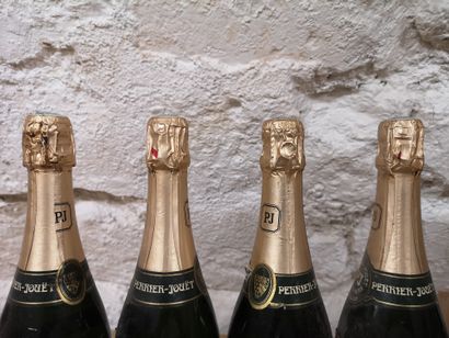 null 4 bottles CHAMPAGNE Perrier Jouët 1985 Stained and slightly damaged labels....