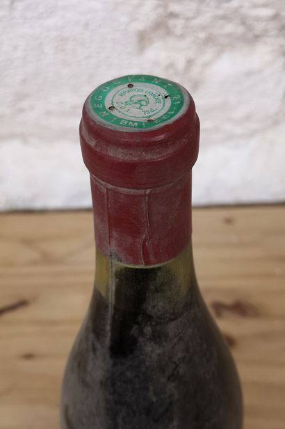 null 1 bouteille VOSNE-ROMANEE 1er cru Les Suchots 1973 - BOUCHARD Aine & Fils Etiquette...