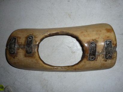 AFRIQUE Ancien BRACELET de bras Gungulu en ivoire, provenant du Burkina Faso. Belle...
