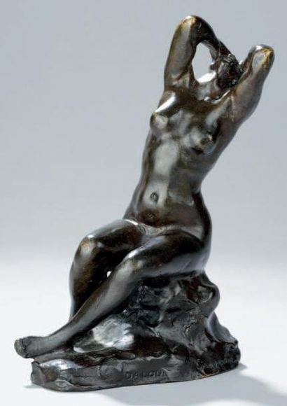 Jules DALOU (1838 - 1902) Femme assise les bras levés Bronze à patine brune. Fondeur...