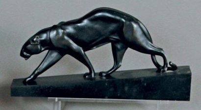 Maurice PROST (1884 - 1967) Panthère marchant Épreuve en bronze à patine noire, fonte...