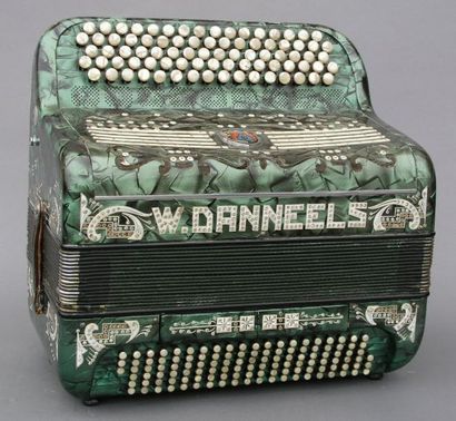 W. Danneels, Belgique, années 1960 Touches boutons, bakélite verte marbrée
