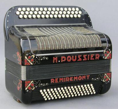H. Poussier, Remiremont Touches boutons, bakélite noire et décor Art Déco en rou...
