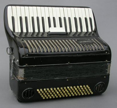 Serenellis, années 1960 Clavier piano, un registre, bakélite noire. (accidents)