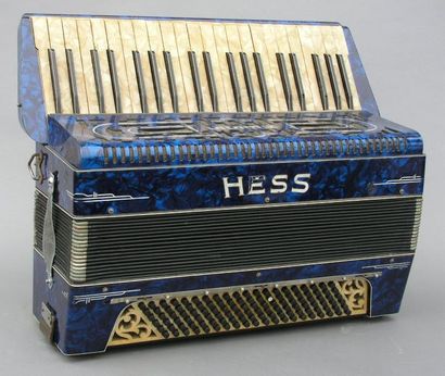 Hess, années 1960 Clavier piano, bakélite bleue marbrée. (accidents)