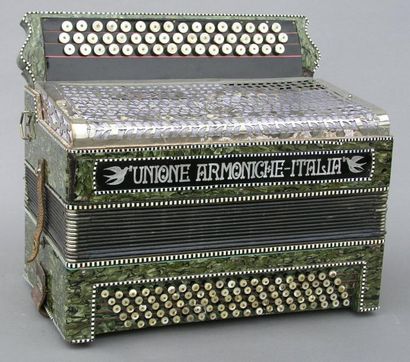 Unione Armonicale, Italie, années 1960 Touches boutons, registres à tirettes, bakélite...