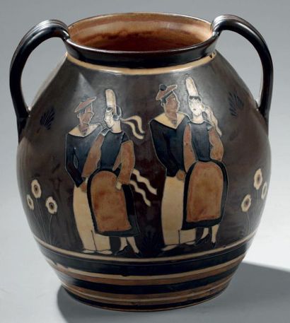 HENRIOT Jules (1866-1948) & QUIMPER (?) Important vase en faïence stannifère de forme...