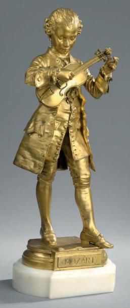 Léon GRÉGOIRE (XIXe-XXe siècle) Mozart Bronze doré. Signé sur la terrasse, épreuve...