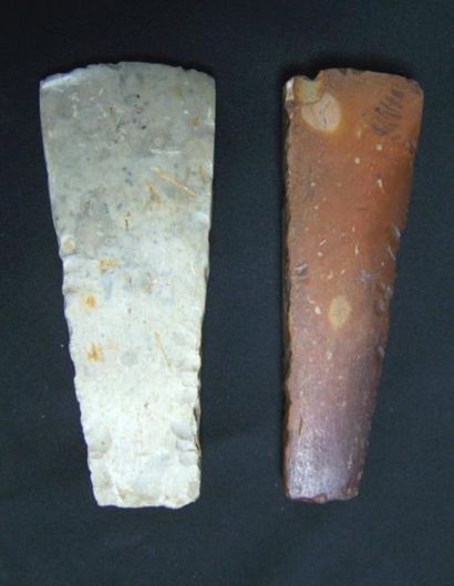 null DEUX HACHES polies en silex, néolithique danois, belle patine. L: 13cm