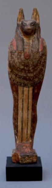 null DOUAMOUTEF (un des quatre fils d'Horus) en bois polychrome. Il porte un large...