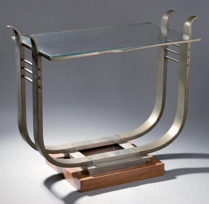 ADNET Jacques (1900-1984) attribué à TABLE en métal nickelé à deux montants latéraux...