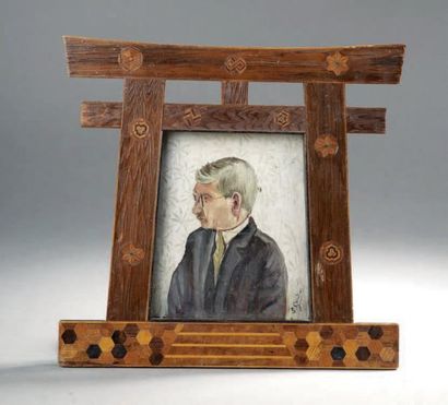 S.GASTIER Portrait d'homme. Huile sur panneau dans un cadre marqueté japonisant....