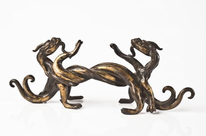 GROUPE en bronze représentant deux dragons...