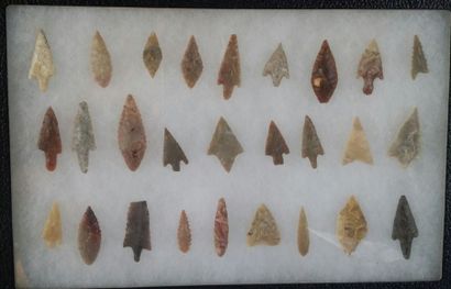 null Belle collection de 27 POINTES du néolithiques, silex, agate, jaspe, typologies...