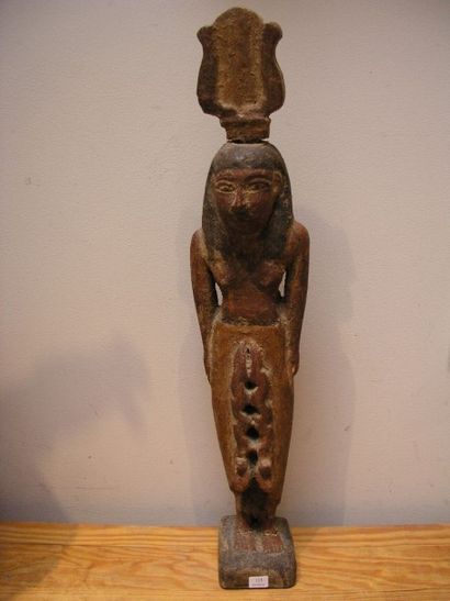 null STATUETTE en bois peint de style égyptien représentant peut-être Isis coiffé...