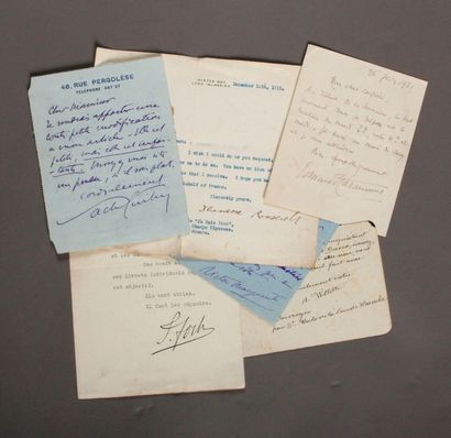 null [AUTOGRAPHES]. Important lot de 80 lettres, billets autographes et tapuscrits...