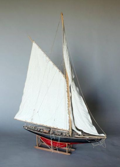Maquette de voilier à vergues. H. 87 L. 68...