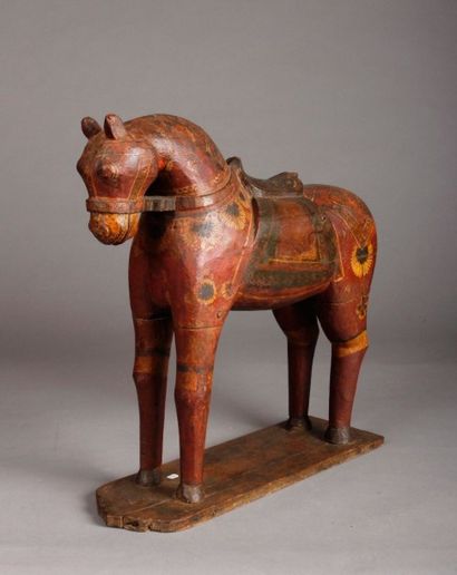 INDE Jouet d'enfant de Maharaja représentant un cheval sur socle. Il est décoré de...