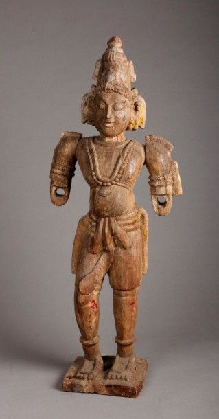 INDE Divinité Indienne en bois rouge patiné, représentée debout, parée d'un collier...