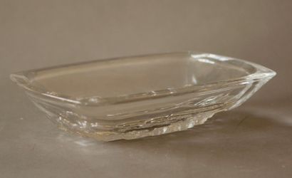 DAUM COUPE rectangulaire en cristal à décor de racailles sur le fond. H. 7 L. 30...