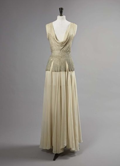 Madeleine VIONNET, (attribué à) Robe du soir, Hiver 1931, mousseline de soie crème,...