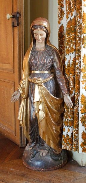 null Vierge en bois sculpté polychrome et dorée.
Fin du XIXe siècle.
(Petits accidents...
