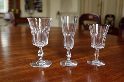 BACCARAT Partie de service de verres sur pied en cristal, comprenant six flûtes à...