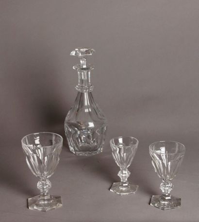 BACCARAT, modèle Harcourt Partie de SERVICE DE VERRES comprenant: quatorze verres...